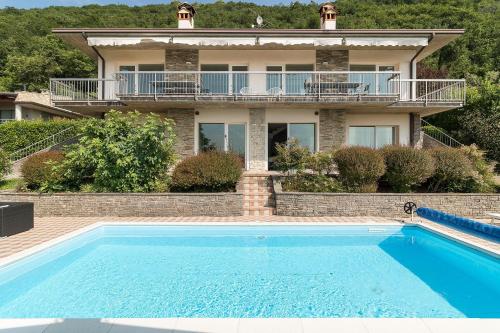 Piscina, Villa Montagne & Lago by Garda FeWo in Villanuova Sul Clisi Piscina, Villa Montagne & Lago by Garda FeWo in Villanuova Sul Clisi