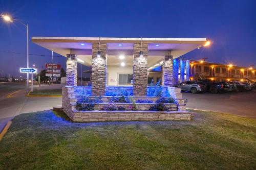 Entrance, Carlsbad Inn , New Mexico in Carlsbad (NM) Entrance, Carlsbad Inn , New Mexico in Carlsbad (NM)