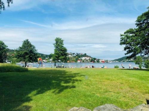 Fint gjesterom med bad og kjøkken til leie nær EB stranda med in Arendal Fint gjesterom med bad og kjøkken til leie nær EB stranda med in Arendal