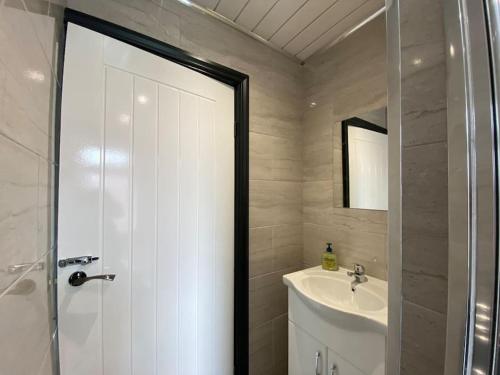 3 bed house Hyde near Manchester in Hyde 3 bed house Hyde near Manchester in Hyde