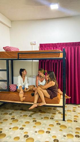 Laughing Leopard Trinco in ترينكومالي Laughing Leopard Trinco in ترينكومالي