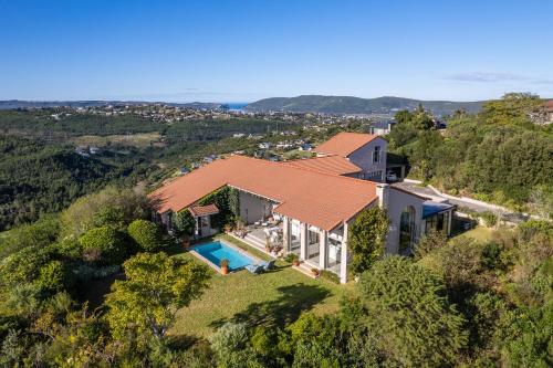 Luxury Country Escape in Simola Golf and Country Estate Luxury Country Escape in Simola Golf and Country Estate