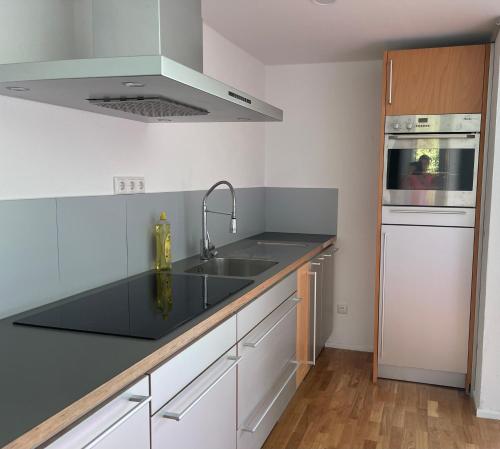 Bungalow mit großem Garten uneinsehbar und Einzelgarage in Altdorf Bungalow mit großem Garten uneinsehbar und Einzelgarage in Altdorf