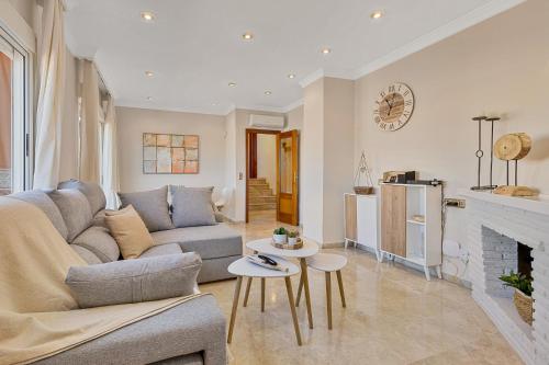 Magnifico atico de 3 dormitorios in Las Lagunas Magnifico atico de 3 dormitorios in Las Lagunas