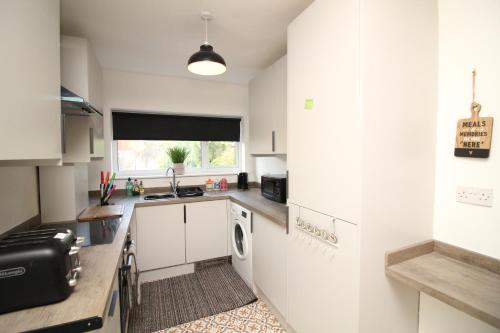 Exceptional 3 Bed, Great Location in Ashby Ideal for Travellers, Short Holiday Stays And Contractors in Ashby Exceptional 3 Bed, Great Location in Ashby Ideal for Travellers, Short Holiday Stays And Contractors in Ashby