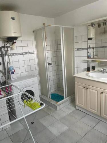 Bilik Mandi, Soanna - Appartement à 5 minutes à pied de la plage (Soanna - Appartement a 5 minutes a pied de la plage) in La Trinite Bilik Mandi, Soanna - Appartement à 5 minutes à pied de la plage (Soanna - Appartement a 5 minutes a pied de la plage) in La Trinite