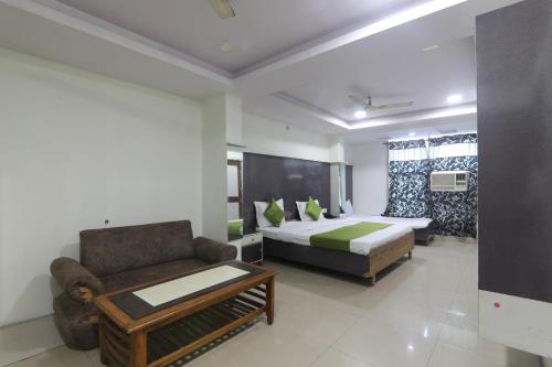 Hotel Dayal in Aminabad Hotel Dayal in Aminabad