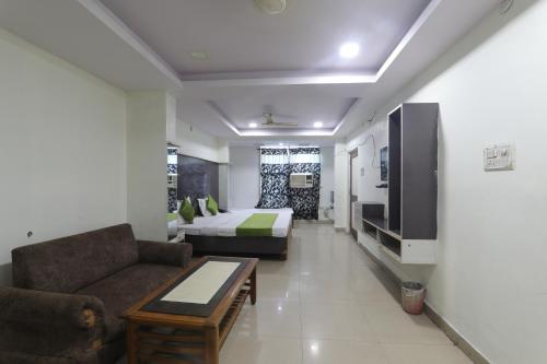 Hotel Dayal in Aminabad Hotel Dayal in Aminabad