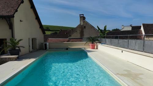Swimming pool, GITE DE L'AETI JACUZZI PISCINE in Beine Swimming pool, GITE DE L'AETI JACUZZI PISCINE in Beine