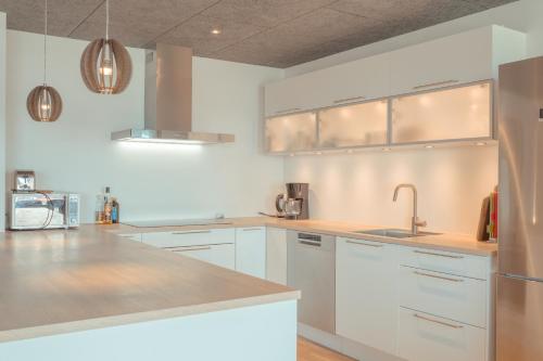 מטבח, Breathtaking Views - New - 220m2 - 5 BR - Walks in Argir מטבח, Breathtaking Views - New - 220m2 - 5 BR - Walks in Argir