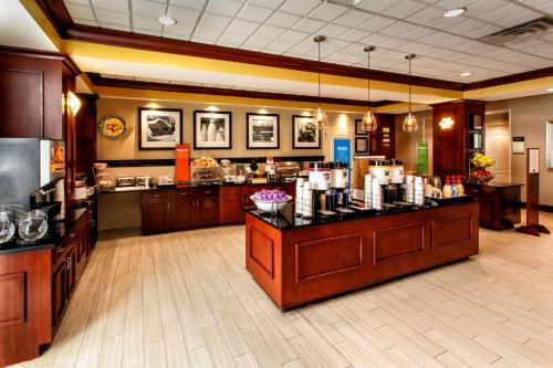 Facilities, Hampton Inn & Suites Staten Island in Staten Island Facilities, Hampton Inn & Suites Staten Island in Staten Island