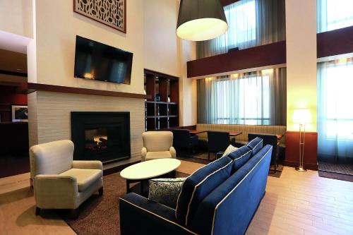 Előcsarnok, Hampton Inn and Suites Laval Quebec in Laval (Qébec) Előcsarnok, Hampton Inn and Suites Laval Quebec in Laval (Qébec)
