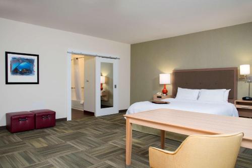 Hampton Inn Kalamazoo near Kalamazoo Battle Creek International Airport Hampton Inn Kalamazoo near Kalamazoo Battle Creek International Airport