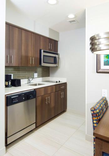 廚房, 休士頓凱蒂米爾斯購物中心希爾頓欣庭酒店 (Homewood Suites by Hilton Houston Katy Mills Mall) in 德克薩斯州孔蒂 (TX) 廚房, 休士頓凱蒂米爾斯購物中心希爾頓欣庭酒店 (Homewood Suites by Hilton Houston Katy Mills Mall) in 德克薩斯州孔蒂 (TX)