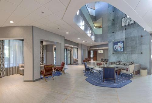 Előcsarnok, DoubleTree by Hilton Boston Rockland in Rockland Előcsarnok, DoubleTree by Hilton Boston Rockland in Rockland