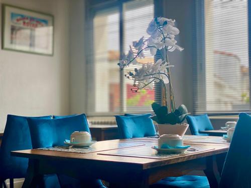 Hotel le Pasteur in Royan City Center Hotel le Pasteur in Royan City Center