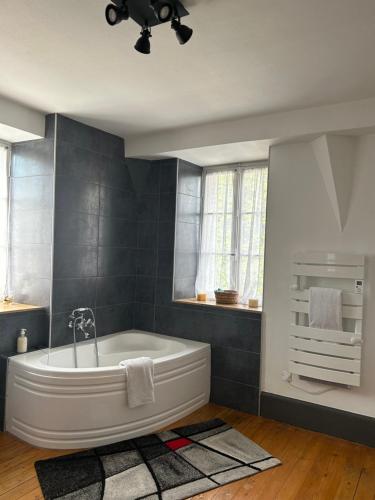 Gîte du campagnard du château de la Bouchatte (Gite du campagnard du chateau de la Bouchatte) in Huriel Gîte du campagnard du château de la Bouchatte (Gite du campagnard du chateau de la Bouchatte) in Huriel