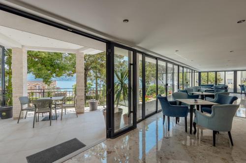 شرفة/ تراس, HOTEL TALIA in Igalo شرفة/ تراس, HOTEL TALIA in Igalo