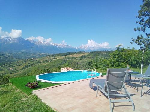 Swimming pool, Casa Martin , 4 bedroom villa in Bisenti Swimming pool, Casa Martin , 4 bedroom villa in Bisenti