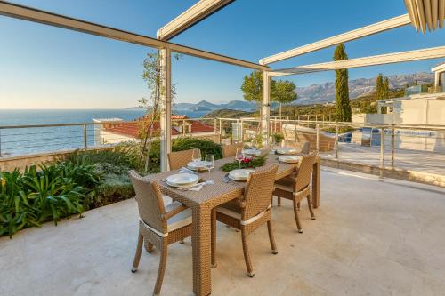 Luxury Villas in Rijeka Rezevici Luxury Villas in Rijeka Rezevici