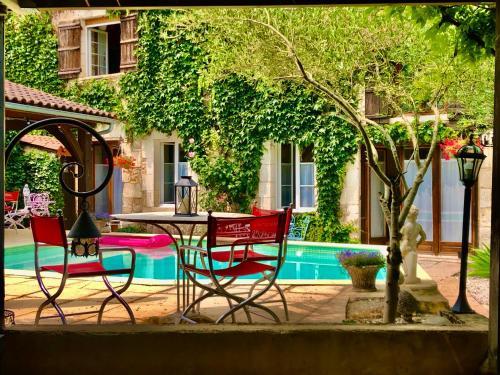 Kilátás, Rouge in Montagrier Kilátás, Rouge in Montagrier