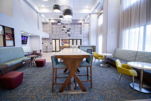 Előcsarnok, Hampton Inn & Suites by Hilton North Attleboro in North Attleboro Előcsarnok, Hampton Inn & Suites by Hilton North Attleboro in North Attleboro