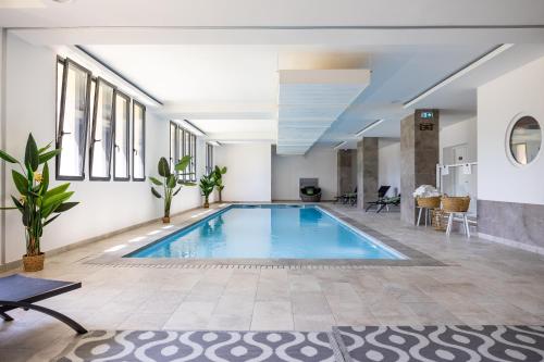 Úszómedence, Hôtel Le Bastia (Hotel Le Bastia) in Bastia Úszómedence, Hôtel Le Bastia (Hotel Le Bastia) in Bastia