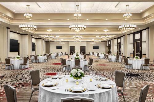 Soba za sastanke / plesna dvorana, Embassy Suites by Hilton Round Rock in Round Rock (TX) Soba za sastanke / plesna dvorana, Embassy Suites by Hilton Round Rock in Round Rock (TX)