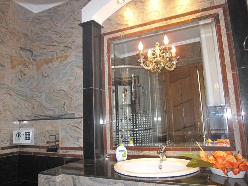 This photo about Zrinyi haz shared on HyHotel.com