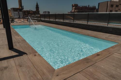 Басейн, esZentrico Suites Jerez in Херес-де-ла-Фронтера Басейн, esZentrico Suites Jerez in Херес-де-ла-Фронтера