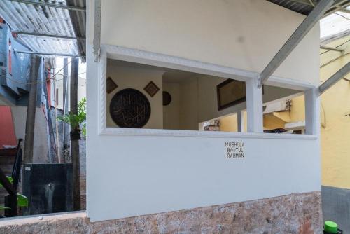 Näkymä ulkoa, Sabar Mansion 22 Mitra RedDoorz in Karang Tengah Näkymä ulkoa, Sabar Mansion 22 Mitra RedDoorz in Karang Tengah