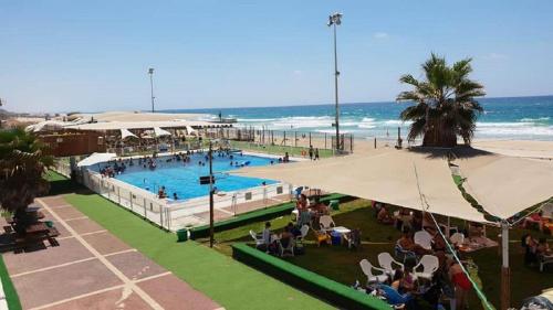 Piscina, דירת 5 חדרים מול הים in Bat Yam Piscina, דירת 5 חדרים מול הים in Bat Yam