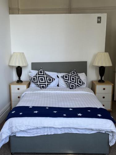 Ensuite Double Room, by Swansea University, Sketty, R2 in Swansea Ensuite Double Room, by Swansea University, Sketty, R2 in Swansea