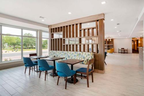 Alimentos e Bebidas, Comfort Inn & Suites in Destin Beachfront Alimentos e Bebidas, Comfort Inn & Suites in Destin Beachfront