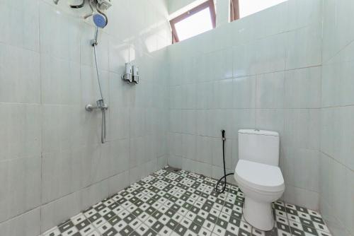 Bathroom, RedDoorz Syariah @ Gambung Ciwidey in Palayangan Bathroom, RedDoorz Syariah @ Gambung Ciwidey in Palayangan