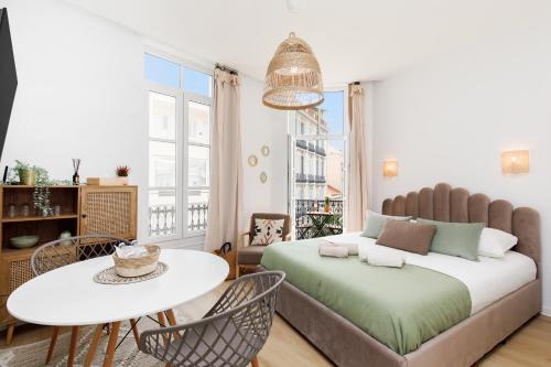 Comfortable studio W balcony Cannes center TGV