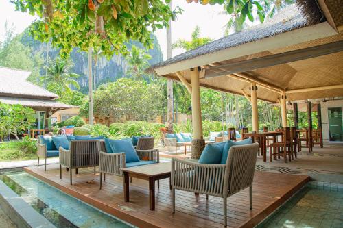 Food and beverages, Railay Village Resort near Diamond Cave (Tham Phra Nang Nai) Food and beverages, Railay Village Resort near Diamond Cave (Tham Phra Nang Nai)