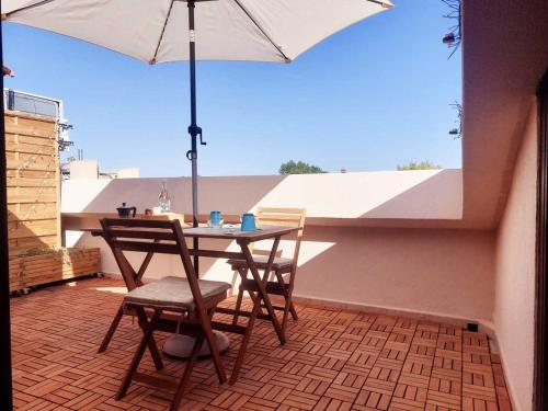 شرفة/ تراس, La terrazza stellata in Pirri شرفة/ تراس, La terrazza stellata in Pirri
