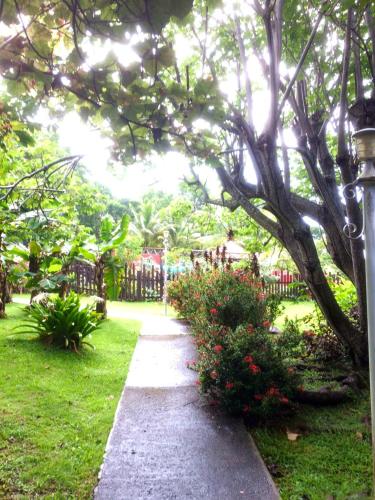 Exterior view, Bungalow idyllique a Trois-Rivieres avec piscine partagee in Trois-Rivieres Exterior view, Bungalow idyllique a Trois-Rivieres avec piscine partagee in Trois-Rivieres