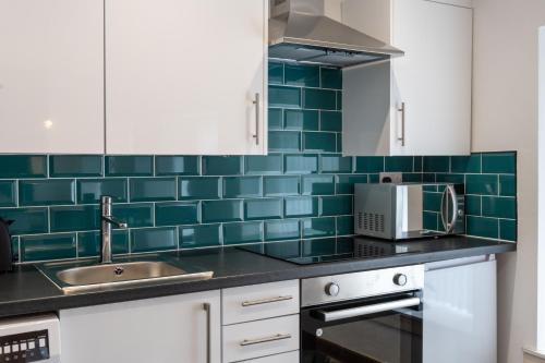 Konyha, Contractor Base - En-Suite - Parking On-Site in Pontardawe Konyha, Contractor Base - En-Suite - Parking On-Site in Pontardawe