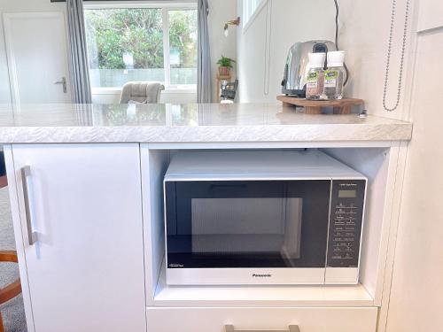 Kitchen, Cozy n Comfortable,5 mins to airport in Wellington Airport Kitchen, Cozy n Comfortable,5 mins to airport in Wellington Airport