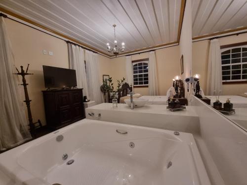 Pezsgőfürdő, Teatro Hotel Boutique in Ouro Preto Pezsgőfürdő, Teatro Hotel Boutique in Ouro Preto