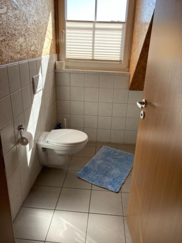 Familiengasthof Schaller - Zimmer mit eigenem Bad/WC am Gang in Floss Familiengasthof Schaller - Zimmer mit eigenem Bad/WC am Gang in Floss