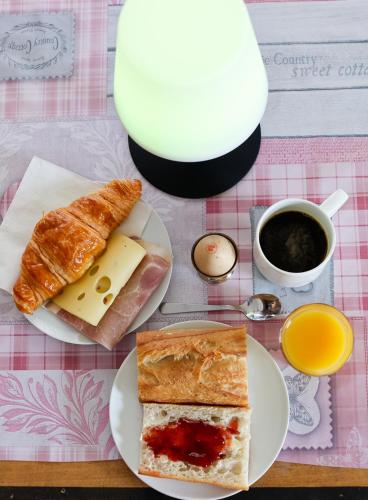 Food and beverages, Studio Loubes Bernac in Duras Food and beverages, Studio Loubes Bernac in Duras