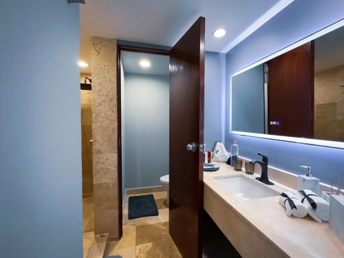 Baño, Fiesta Inn Toluca Aeropuerto in Toluca Baño, Fiesta Inn Toluca Aeropuerto in Toluca