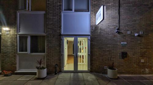 Entrance, Homefield Lodge in Ealing Entrance, Homefield Lodge in Ealing