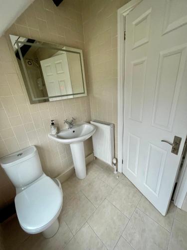 Baie, Charming just renovated 2 bed cottage in the centre of village in Northwich Baie, Charming just renovated 2 bed cottage in the centre of village in Northwich