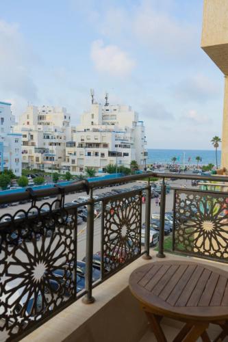 Enjoy Your Vacation Here, 1 min to The Beach, Only for families !! in 말틸 Enjoy Your Vacation Here, 1 min to The Beach, Only for families !! in 말틸