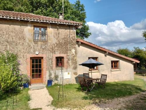A szálláshely kívülről, Les Ecots - Petit gîte de caractère à la ferme (Les Ecots - Petit gite de caractere a la ferme) in Availles-Limouzine A szálláshely kívülről, Les Ecots - Petit gîte de caractère à la ferme (Les Ecots - Petit gite de caractere a la ferme) in Availles-Limouzine