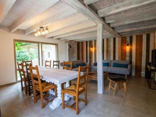 Maison Authentique avec Piscine, Étang Privatif et Confort Moderne en Dordogne - FR-1-616-332 (Maison Authentique avec Piscine, Etang Privatif et Confort Moderne en Dordogne - FR-1-616-332) in Agonac Maison Authentique avec Piscine, Étang Privatif et Confort Moderne en Dordogne - FR-1-616-332 (Maison Authentique avec Piscine, Etang Privatif et Confort Moderne en Dordogne - FR-1-616-332) in Agonac